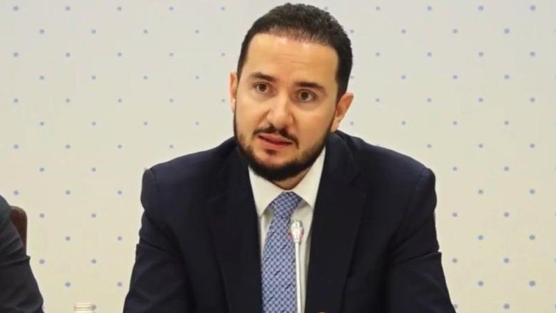 Ervin Salianji takim me intelektualët: “Është deformuar sistemi politik, dorëheqja s’njihet”.