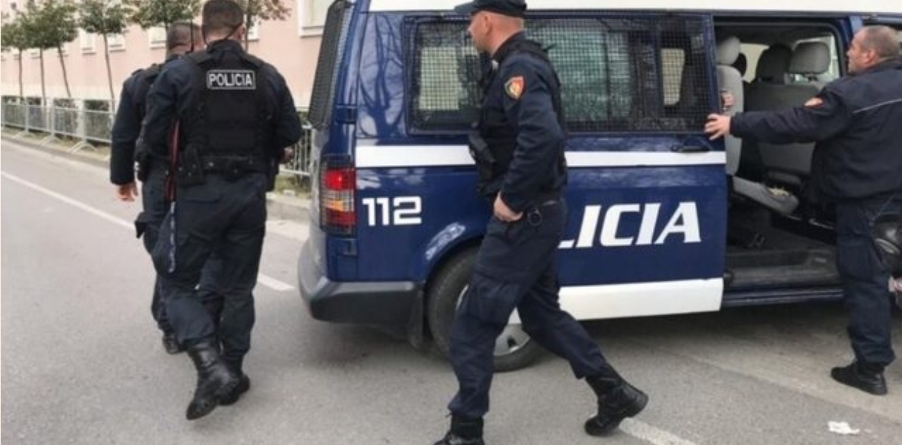 Tiranë/ Operacioni antidrogë, mbi 30 urdhër-arreste të lëshuara, 17 të ekzekutuara, 2 prej tyre u komunikohet në qeli! 16 të tjerë në kërkim