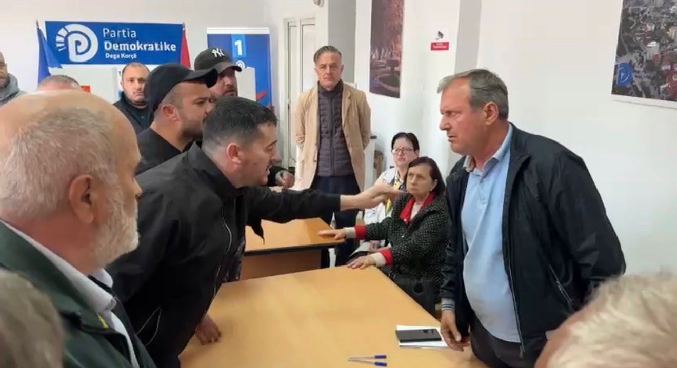 NDËRPRITET PËR HERË TË DYTË PROCESI I VOTIMIT NË PD KORÇË, GRISET LISTA E ANËTARËSISË