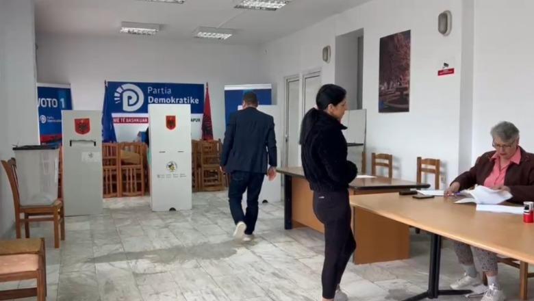 DEMOKRATËT E KORÇËS BRAKTISIN SALI BERISHËN