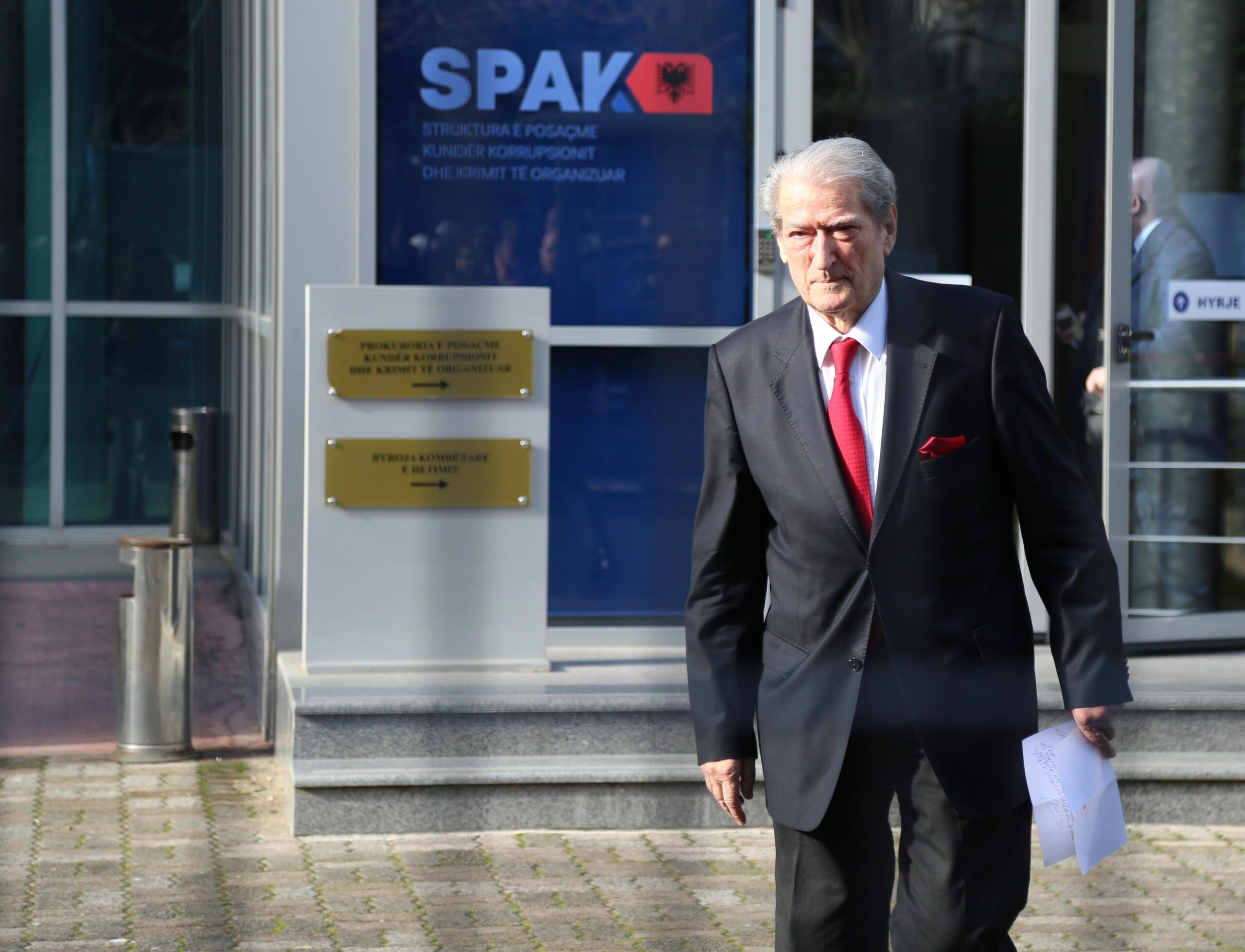 A QUHET GARË KUR KANDIDON VETËM NJË PERSON? BERISHA I SHMANGET PËRGJIGJES