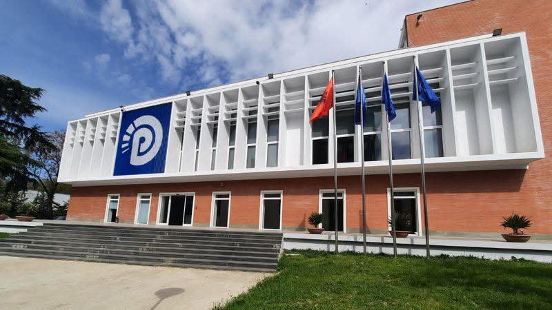 Kur kooperativa politike shpall falimentin (dhe hajduteve u djeg miza)