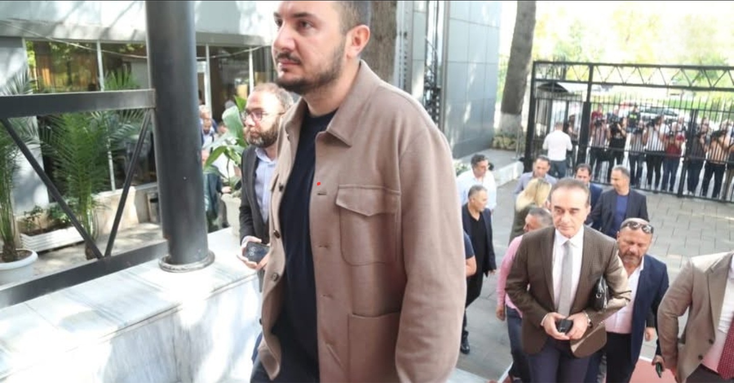 PANIK NË PD PARA ZGJEDHJEVE: BERISHA PËRGATIT 160 KUTI E 80 MIJË FLETËVOTIME PËR 42 MIJË ANËTARË