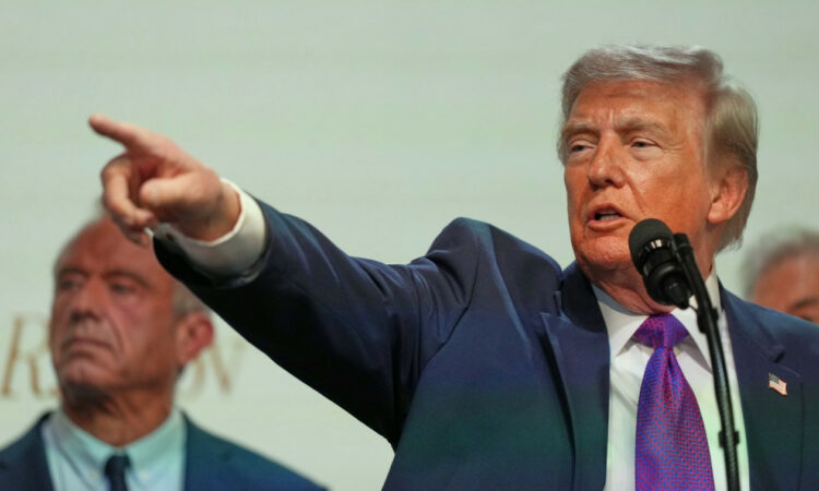 TRUMP REAGON PAS SULMIT NË XHAMINË E SAN DIEGOS