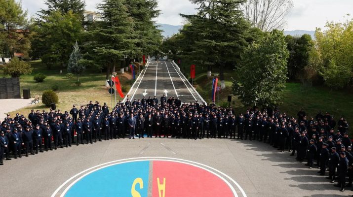 SKANDAL/ DYSHOHET HELMIM USHQIMOR NË AKADEMINË E SIGURISË, RRETH 40 STUDENTË MARRIN NDIHMË MJEKËSORE