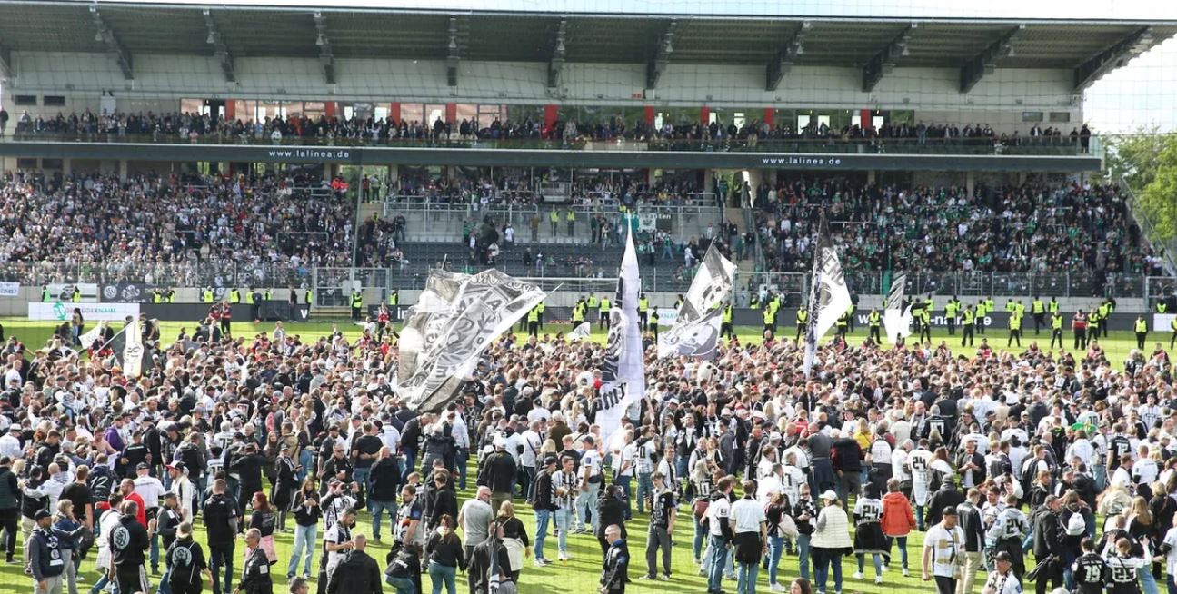 HISTORIKE/ KLUBI I FSHATIT ME 7000 BANORË NGJITET NË BUNDESLIGËN GJERMANE