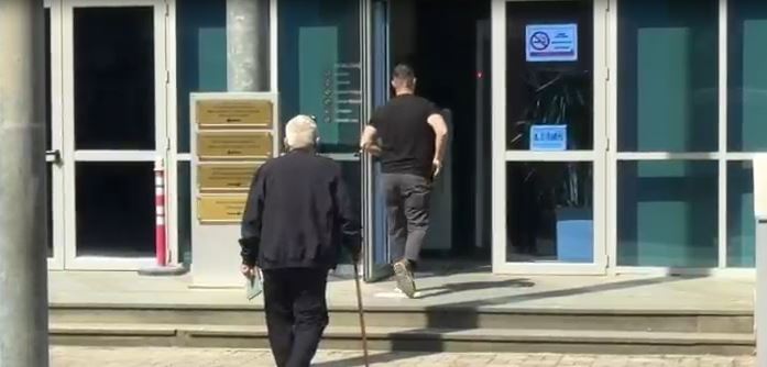 BABAI I ERVIS MARTINAJT PARAQITET NË GJKKO