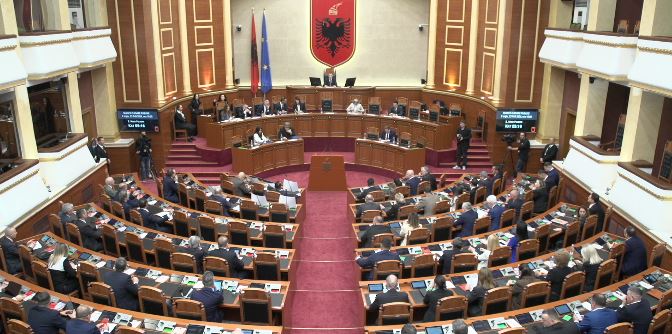 SOT/ SEANCË PARLAMENTARE, ÇFARË PARASHIKOHET TË NDODHË?