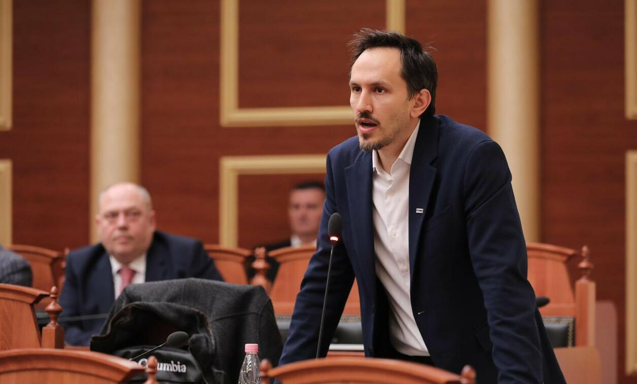 REDI MUÇI KËRKON REAGIM PËR BAKI GOXHAJN/ QEVERIA TË THËRRASË AMBASADORIN IZRAELIT