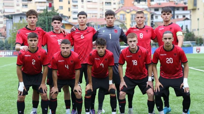 FUTBOLLISTI 17-VJEÇAR LARGOHET NGA SHQIPËRIA, KALON TE GREQIA PAS MIRATIMIT TË FIFA-S