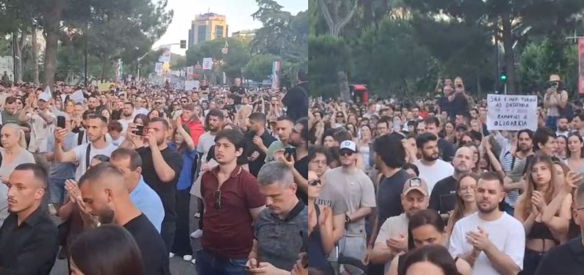 MIJËRA QYTETARË NË PROTESTË PARA MINISTRISË SË BRENDSHME, MË NË FUND SHQIPTARËT U NGRITËN