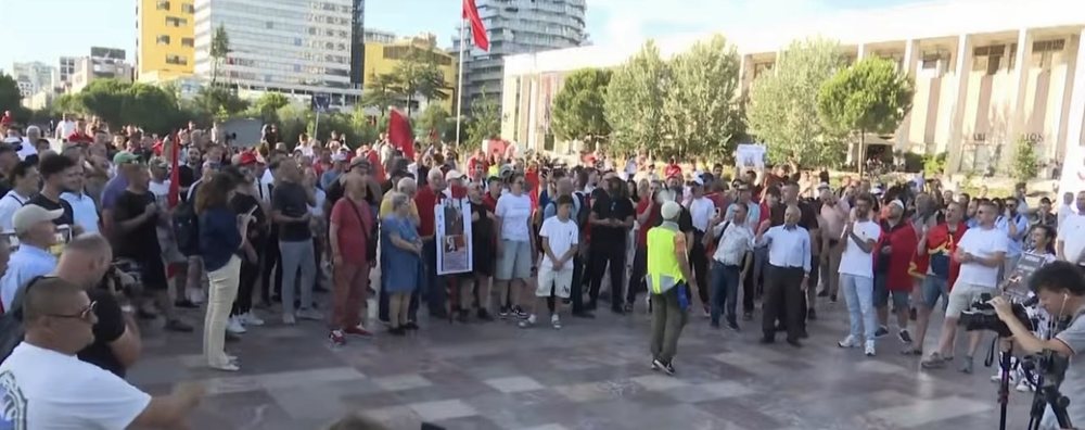 NDRYSHON ORARI I PROTESTËS, ORGANIZATORËT CAKTOJNË AFAT PËR DORËHEQJEN E RAMËS