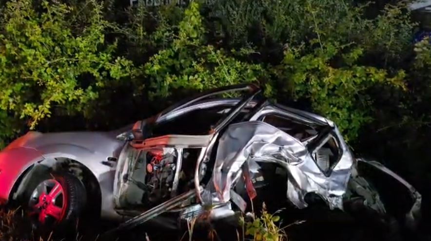 AKSIDENT I RËNDË NË AUTOSTRADËN DURRËS-TIRANË, DY TË PLAGOSUR PËRFUNDOJNË NË SPITAL