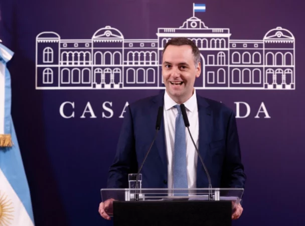 SHEFI I KABINETIT TË PRESIDENTIT JEP DORËHEQJEN PAS SKANDALIT TË KORRUPSIONIT