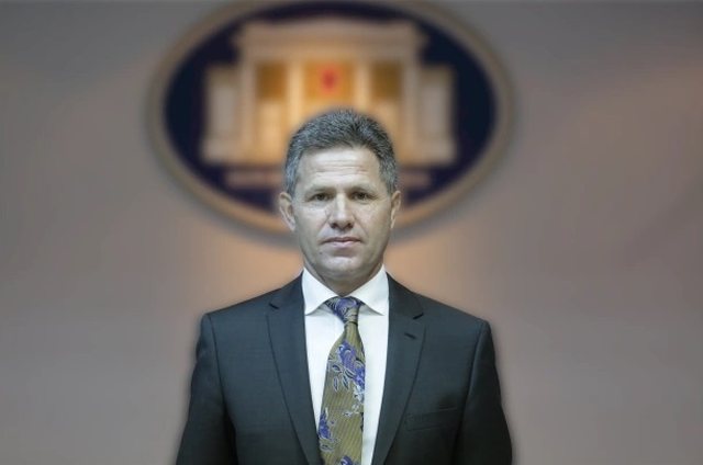 PROTESTA NË ZVËRNEC MERR MBËSHTETJE NGA ISH-DEPUTETI I PS