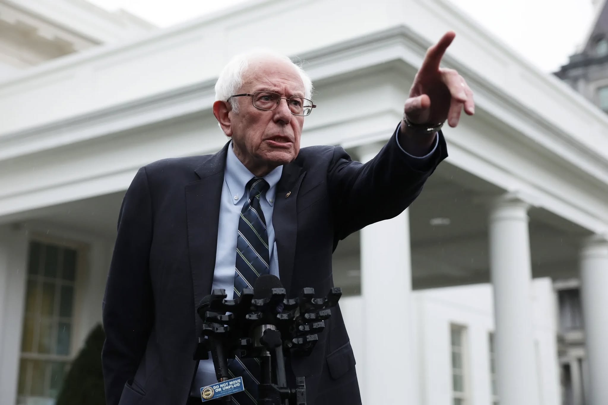 BERNIE SANDERS PËR PROTESTAT NË SHQIPËRI/ “SHEMBULL I OLIGARKISË GLOBALE”
