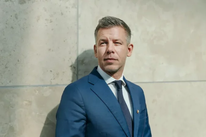 PÉTER MAGYAR/ SI E RRËZUAM SISTEMIN E ORBÁNIT PAS 16 VITESH PUSHTET