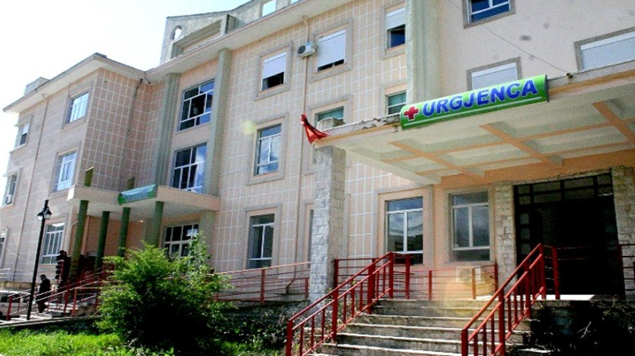 BIE NGA SKELA NË MEMALIAJ, 45-VJEÇARI NË GJENDJE TË RËNDË