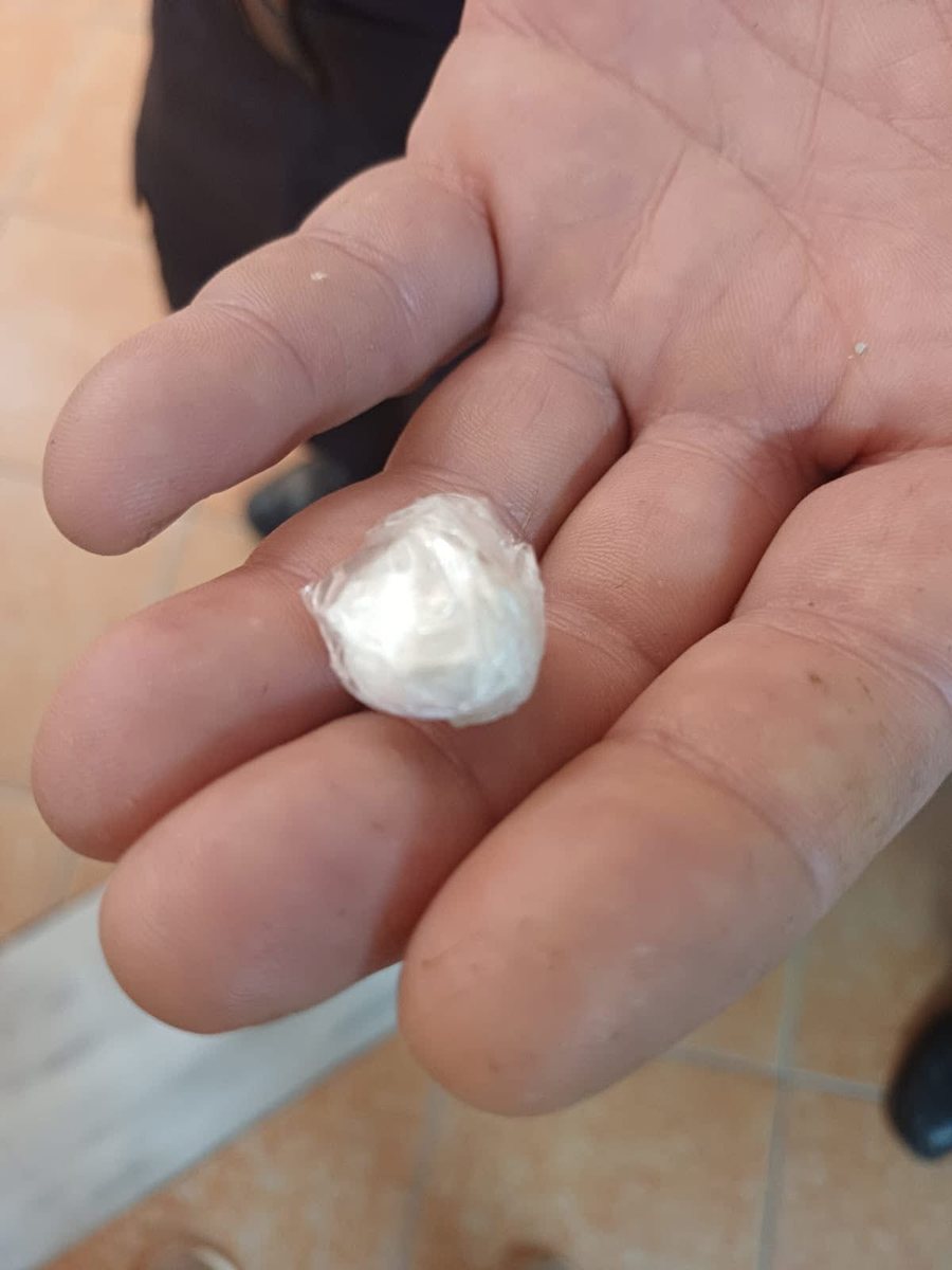 PUNONJËS I POLICISË SË BURGJEVE KAPET NË FLAGRANCË NË DURRËS, SEKUESTROHEN EDHE CELULARË NË BURGUN E FIERIT