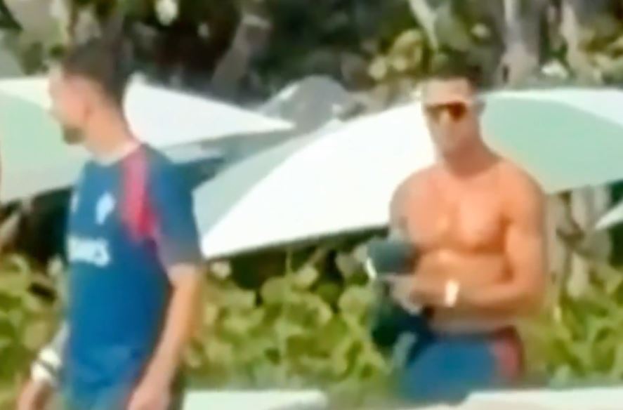 CRISTIANO RONALDO RELAKSOHET NË FLORIDA PARA DEBUTIMIT TË PORTUGALISË NË BOTËROR