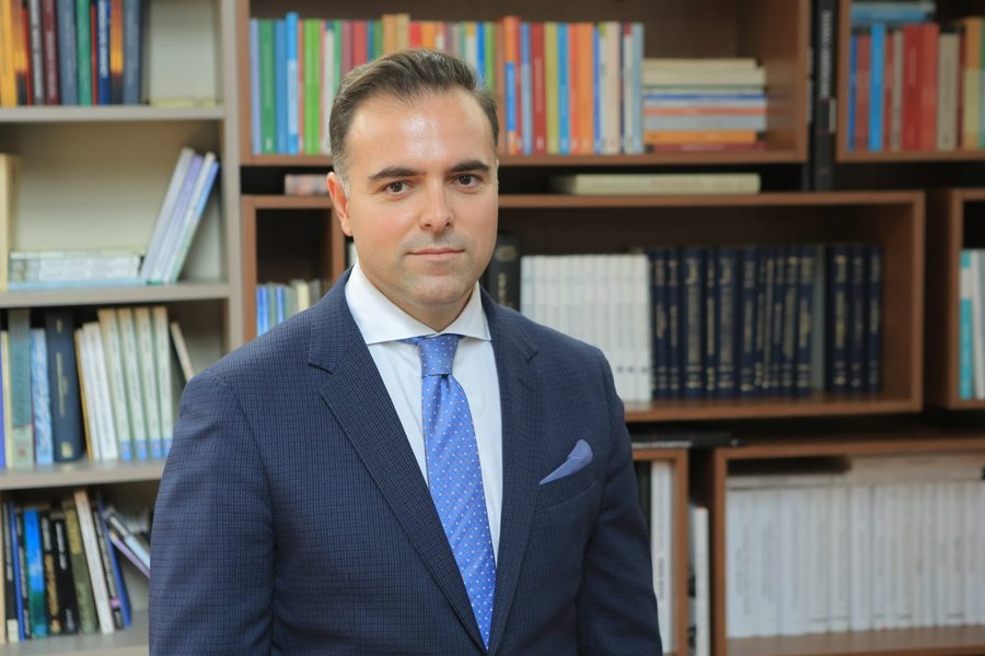 SHQIPËRIA NË KËRKIM TË LIDERIT