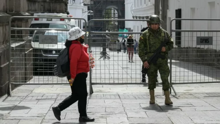 EKUADORI SHPALL GJENDJEN E JASHTËZAKONSHME NË DISA RAJONE, RRITEN MASAT KUNDËR KRIMIT TË ORGANIZUAR