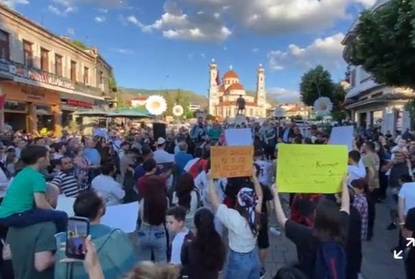 Korça foli. Dhe thonë që po foli Korça, ka folur e gjithë Shqipëria.