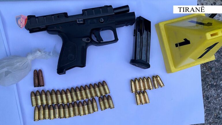 TIRANË/ ARRESTOHET 41-VJEÇARI I KËRKUAR PËR PLAGOSJE TË DYFISHTË