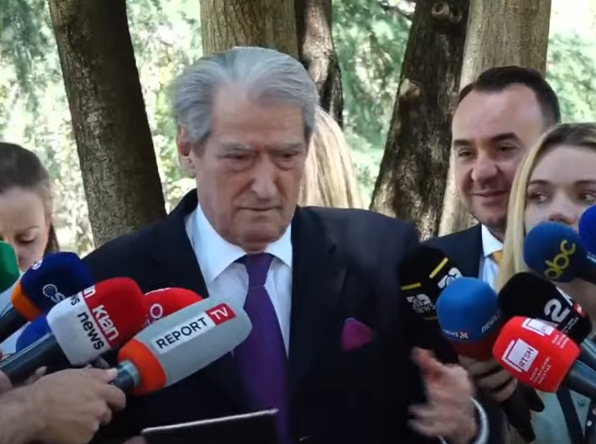 BERISHA/ LOBIMI RRUGA PËR TRAJTIMIN E ÇËSHTJES “NON GRATA”, U PAGUA NGA NJË FONDACION. MOHON NDRYSHIME NË DREJTIMIN E PD-SË