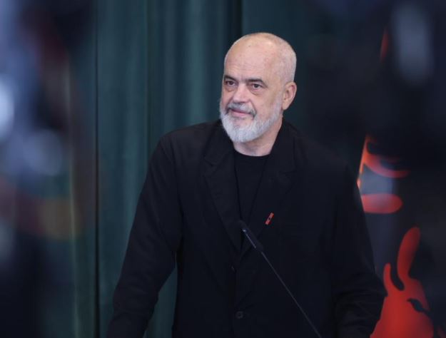 RAMA REAGON PAS PROTESTAVE PËR ZVËRNECIN/ “SHQIPËRIA DO BËHET SIPAS KONTRATËS SË ZGJEDHJEVE”