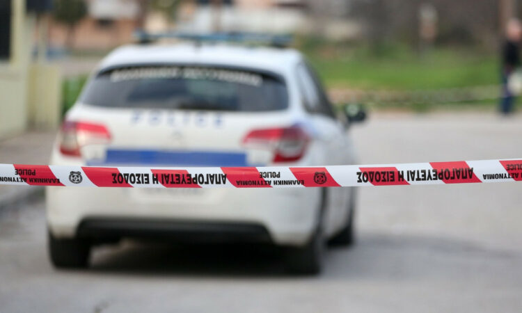 GREQI/ KATËR BURRA ME ORIGJINË TURKE RRAHIN BRUTALISHT NJË 30-VJEÇARE NË SALAMINË