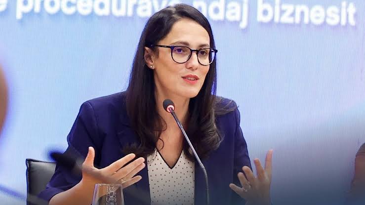 QEVERIA/ INDEKSIM I PENSIONEVE NGA 1 KORRIKU DHE KREDI PA INTERES PËR ADMINISTRATËN