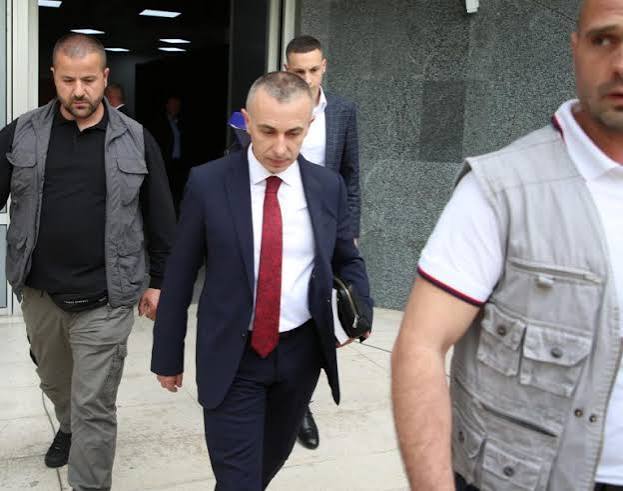 ATENTATI NDAJ ISH-PROKURORIT ARJAN NDOJA/ GJKKO DËNON ME BURGIM TË PËRJETSHËM PLAURENT DERVISHAJN DHE ME 35 VITE JULIAN MEÇEN