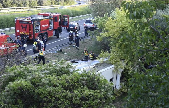 AKSIDENT TRAGJIK NË HUNGARI, 7 TË VDEKUR DHE 2 TË PLAGOSUR NË AUTOSTRADËN M1