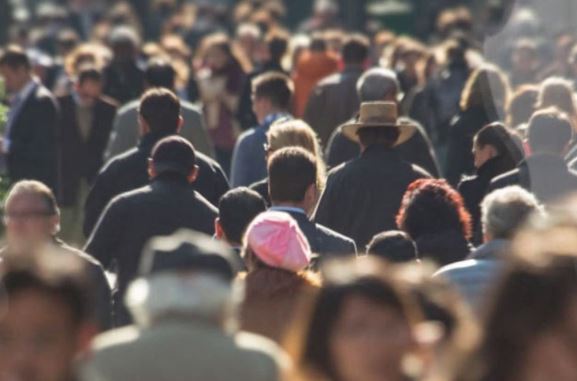 ALARM DEMOGRAFIK NË SHQIPËRI/ 33 MIJË TË RINJ MË PAK NË NJË VIT, POPULLSIA PO PLAKET ME RITME TË SHPEJTA