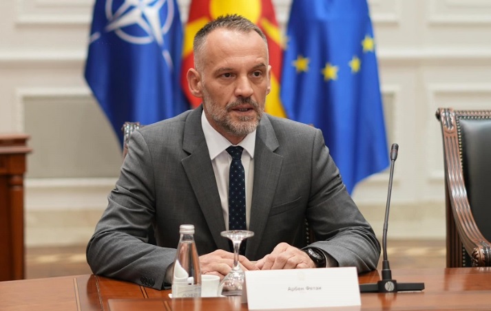 ARBEN FETAI JEP DORËHEQJEN SI ZËVENDËSKRYEMINISTËR