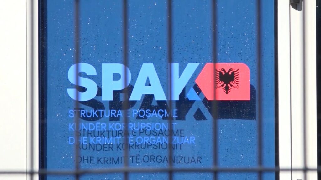 OPERACIONI I SPAK DHE BKH NË KORÇË, GJKKO CAKTON MASA SIGURIE PËR ISH-ZYRTARË TË AMP