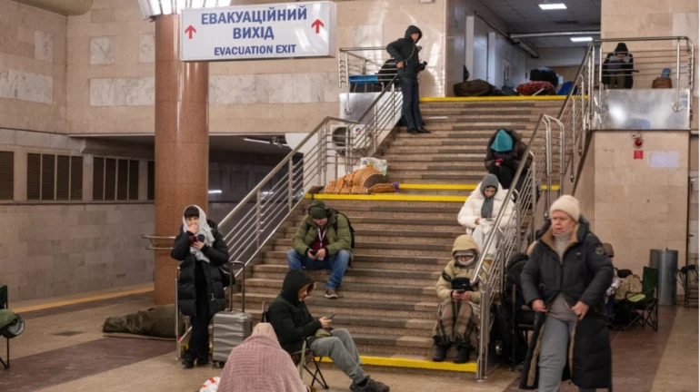 KIEV VIHET NËN SULM RAKETOR, BANORËT STREHOHEN NË BUNKERË