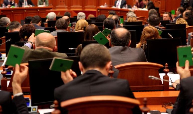 DRAFTI I RI I KODIT PENAL/ ASHPËRSOHEN DËNIMET PËR ABUZIMIN ME FONDET E BE-SË DHE KORRUPSIONIN