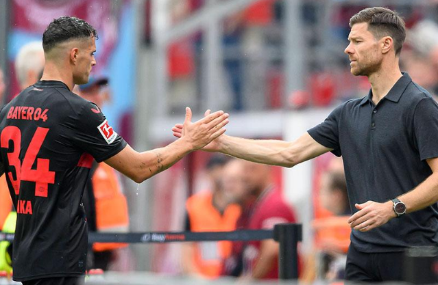 GRANIT XHAKA NË QENDËR TË MERKATOS, CHELSEA TENTON TRANSFERIMIN NGA SUNDERLAND