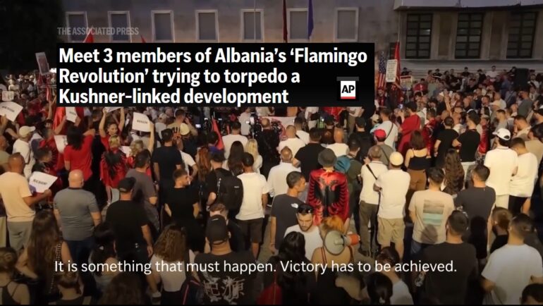 ASSOCIATED PRESS/ “REVOLUCIONI I FLAMINGOVE” NË SHQIPËRI TËRHEQ VËMENDJEN BOTËRORE