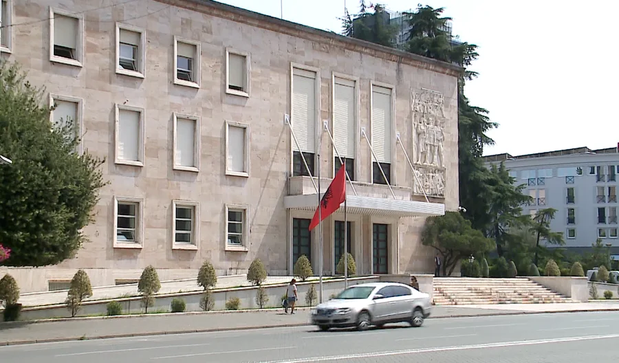 QEVERIA RISHIKON BUXHETIN 2026, SHTOHEN 20.1 MILIARDË LEKË PËR PENSIONET, SHËNDETËSINË, MBROJTJEN DHE INVESTIMET