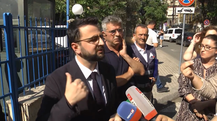 AVOKATI I POPULLIT NIS HETIM ADMINISTRATIV PËR NDËRHYRJEN E POLICISË NË PROTESTËN PARA PARLAMENTIT