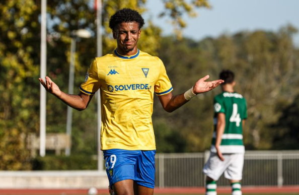 DINAMO PREZANTON SULMUESIN E RI RUBEN SILVA-RICHARDS