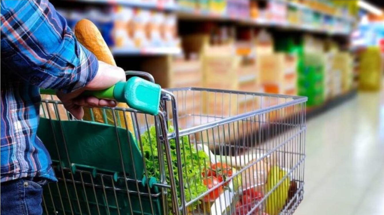 Çmimet janë rritur me 3.2% edhe sipas metodës së Eurostat, efekti kryesor nga ushqimet dhe argëtimi