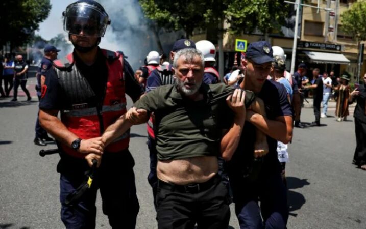 DER SPIEGEL/ NUK KA KTHIM PAS NGA PROTESTUETI, RRËZIMI I QEVERISË I PANEGOCIUESHËM