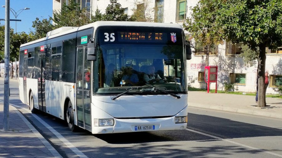 TRANSPORTI PUBLIK REDUKTON FLOTËN ME 20–30% NGA 1 SHTATORI