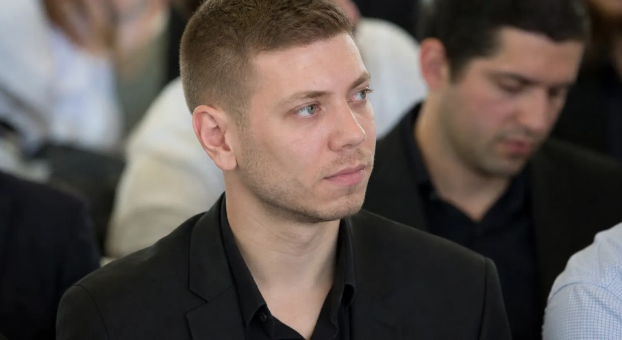 YAIR NETANYAHU EVAKUOHET URGJENTISHT NGA SHBA DREJT IZRAELIT PAS NJË KËRCËNIMI PËR JETËN