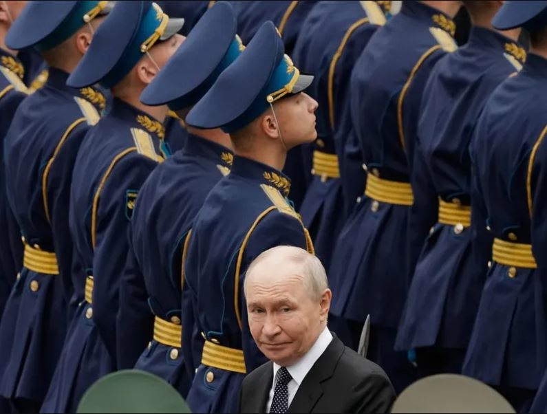 PUTIN RRIT NUMRIN E USHTRISË RUSE NË MBI 2.44 MILIONË PERSONA
