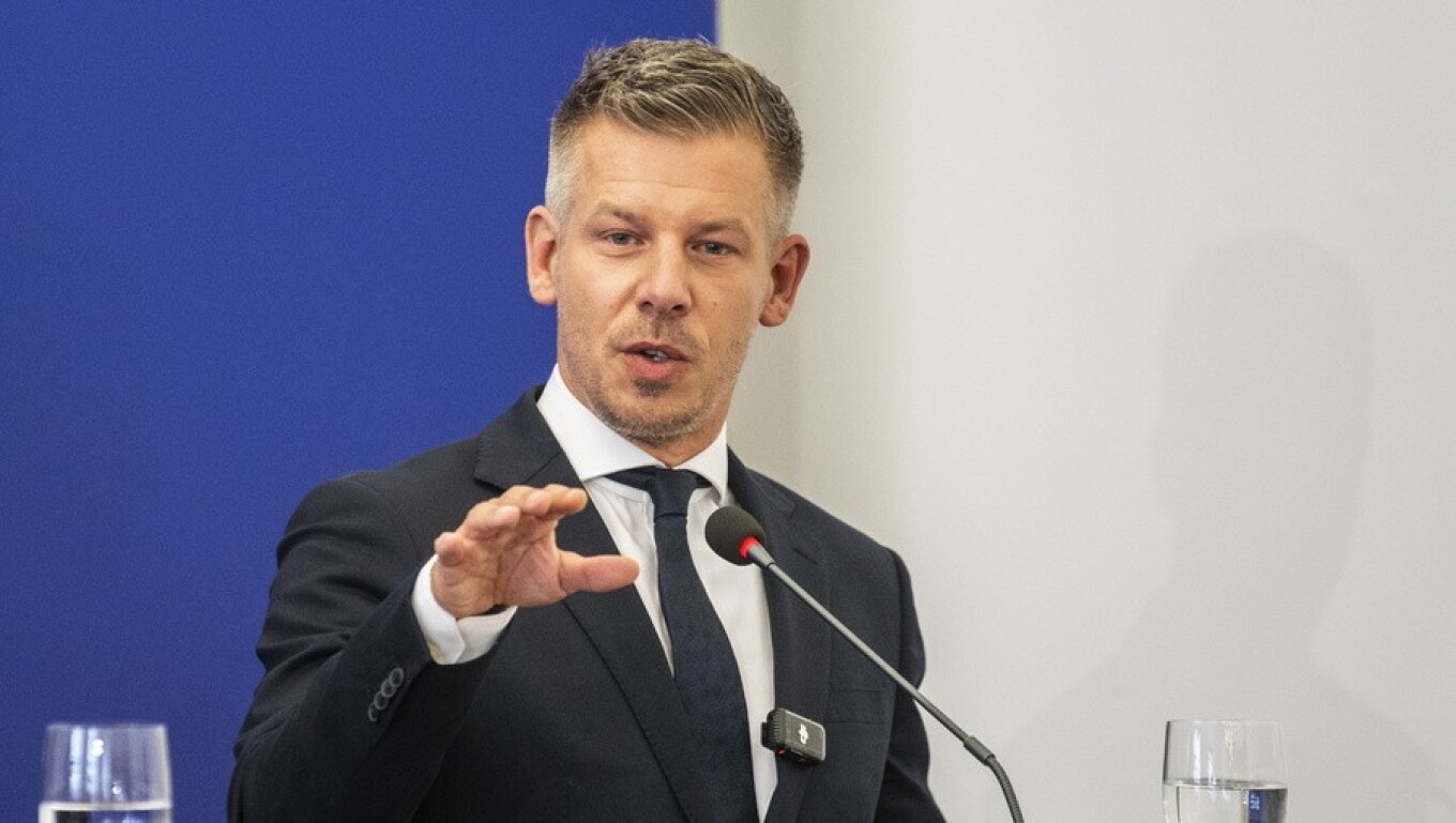 PARLAMENTI HUNGAREZ I HEQ IMUNITETIN KRYEMINISTRIT PETER MAGYAR, HAPET RRUGA PËR HETIM